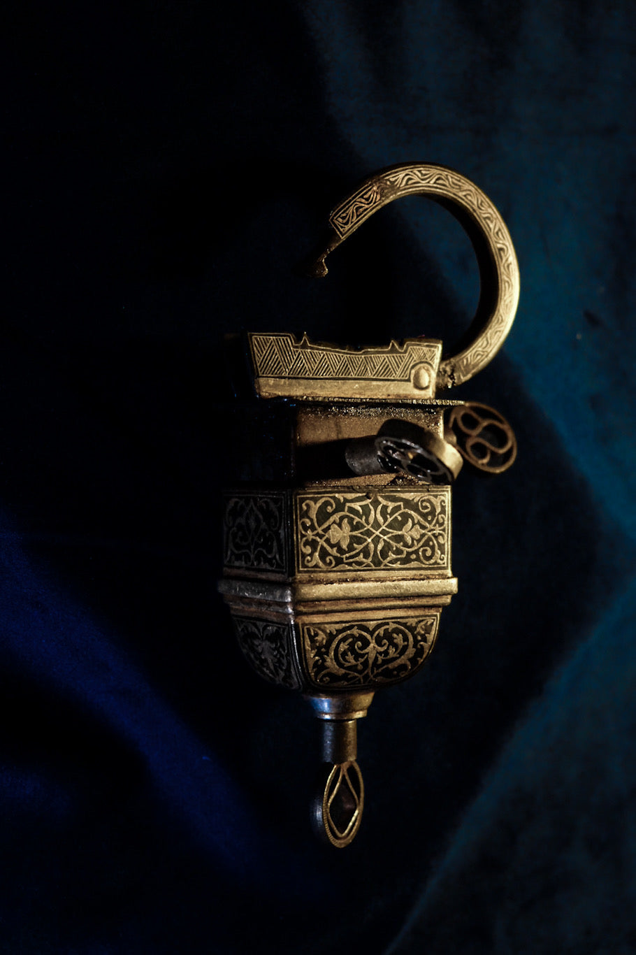 Silver Wire Inlay Lock