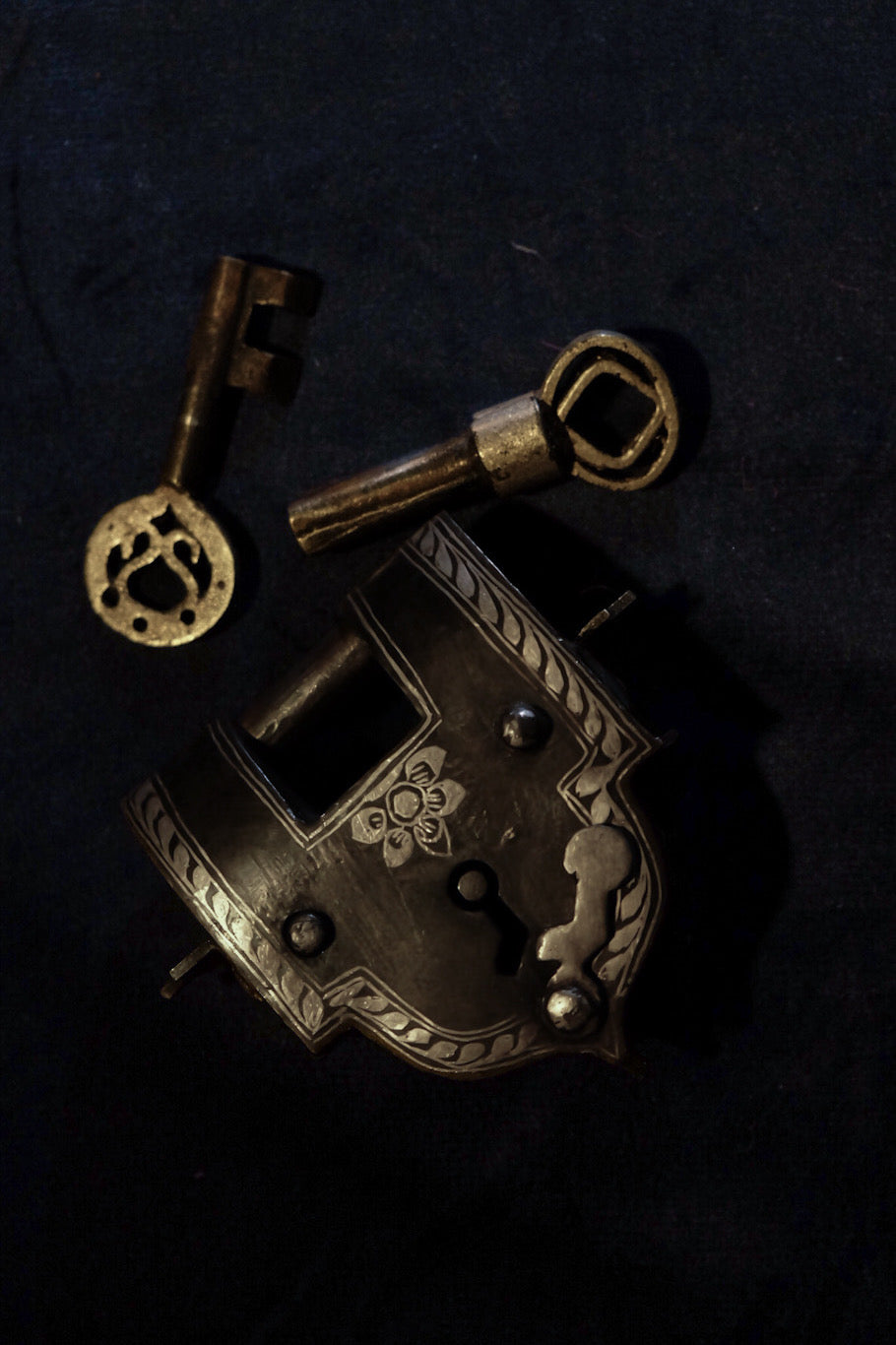 Royal Silver Inlay Lock