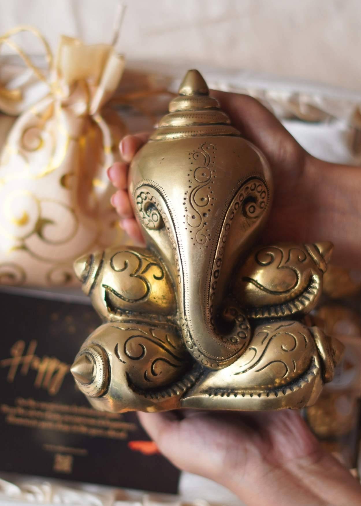 Brass Shankh Ganpati Hamper – Luxury Corporate Diwali Gift with Cashews & Chocolate | Akkaara India