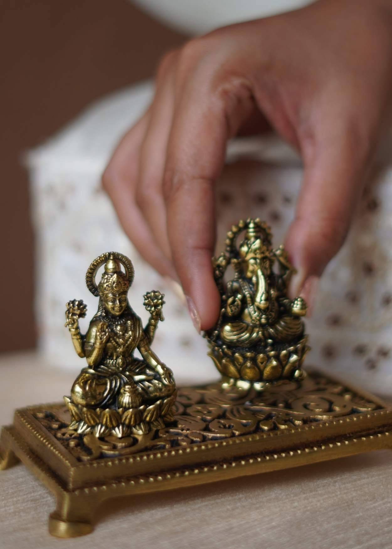 Brass Ganpati & Lakshmi Idol Hamper – Elegant Diwali Gift for Loved Ones