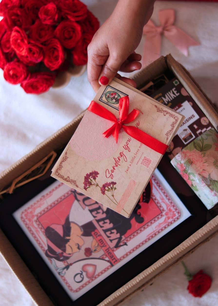 King & Queen of Hearts - DIY Puzzle Wooden Frame hamper