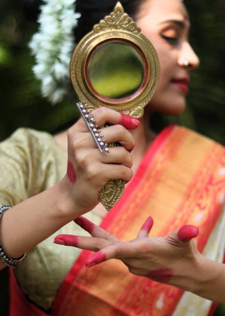 Aranmula Kannadi Round mirror