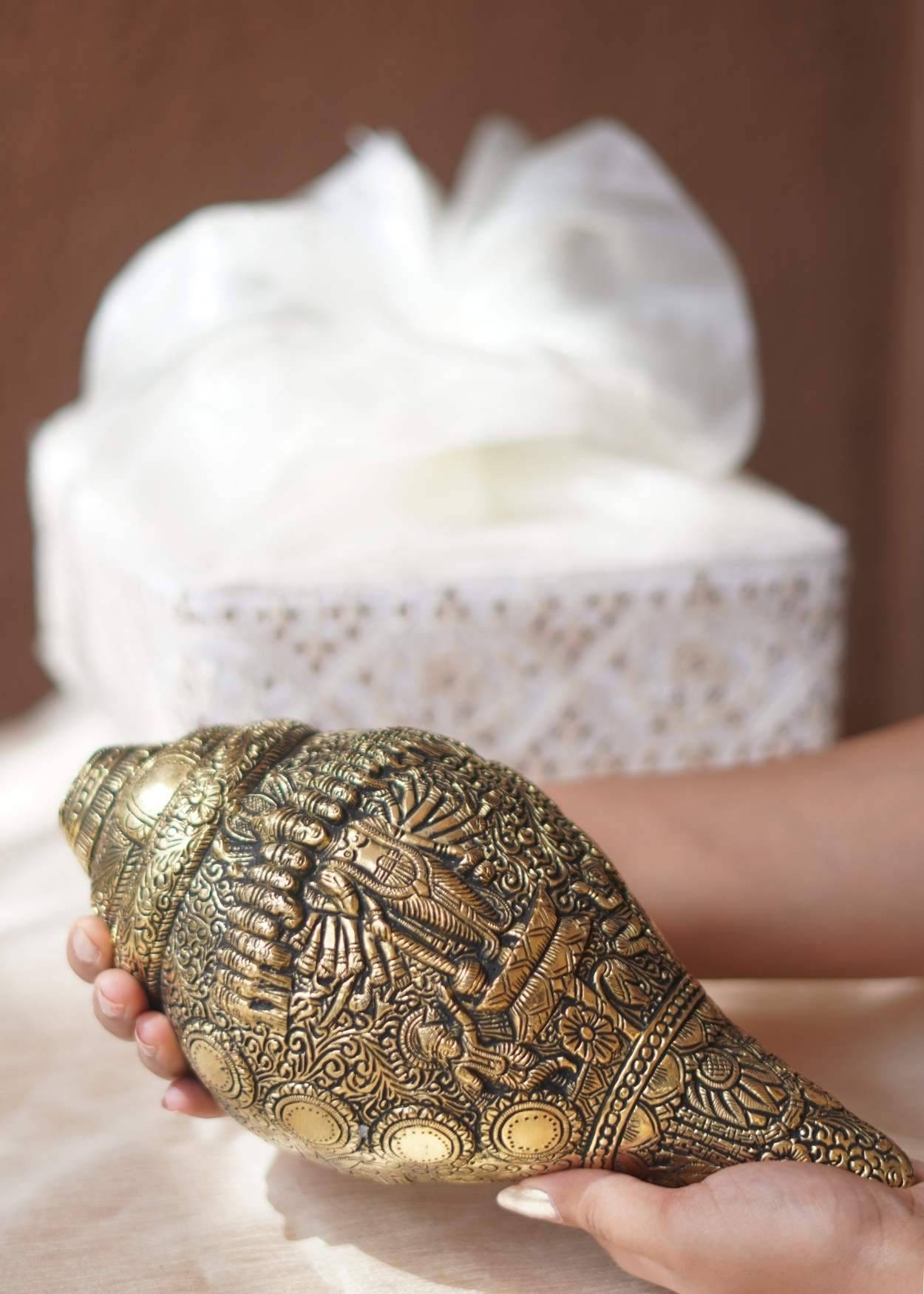 Luxury Brass Shankh Naad Hamper – Premium Corporate Diwali Gift with Dashavatara Vishnu Engraving | Akkaara India